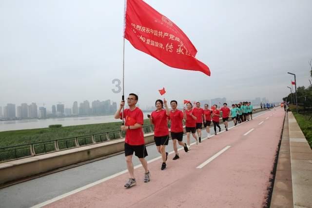 2023年落葬黄道吉日游戏画面